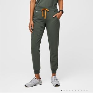 Figs Zamora Jogger Scrub Pants in Moss